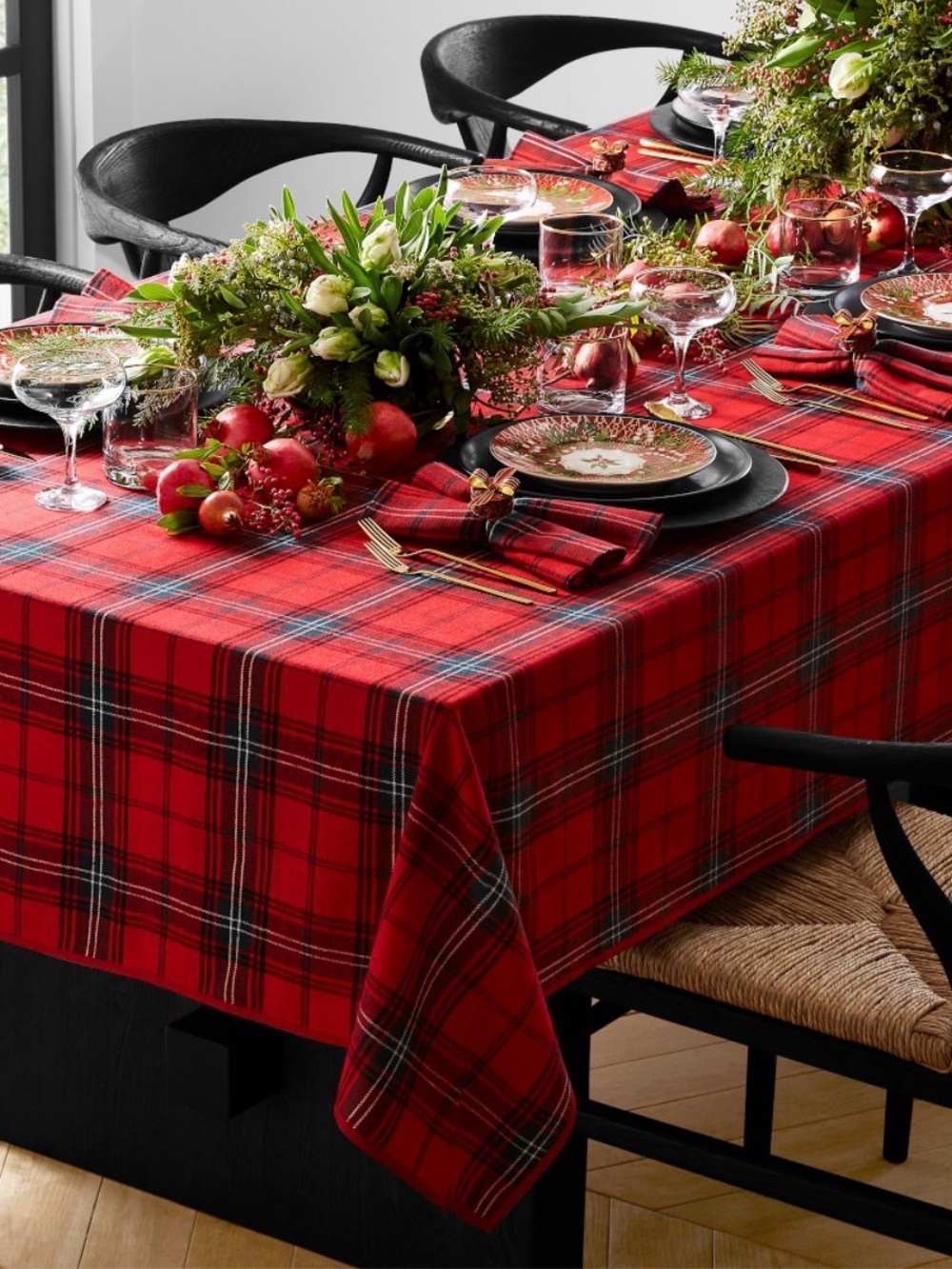 Williams Sonoma Red Tartan Plaid Cotton Linen Tablecloth 70 x 126 Holiday